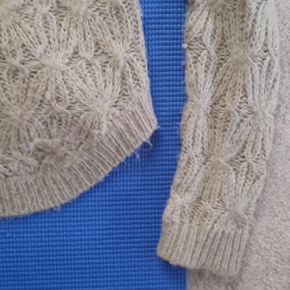 Sweater - Picture 4 of 6